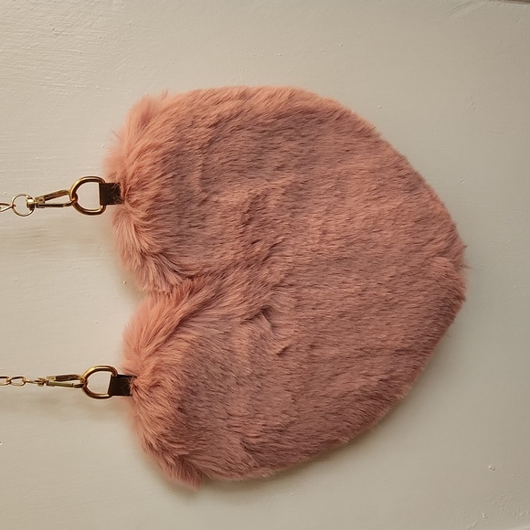 PlNK FUZZY HEART SHAPED PURSE NWOT - Picture 2 of 7